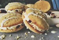 Pistachio Kisses Cookies: Soft, Chewy Holiday Treats