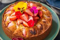 Classic Old-Fashioned Strawberry Cake Recipe for Summer Gatherings