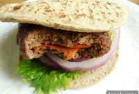 Pizza-Stuffed Burgers on Flatout Foldits: Recipe & How-To