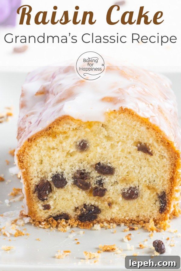 Raisin cake. Sounds rather dull at first, doesn't it? But it's not boring at all! Because grandma's cake with raisins is moist & fruity.