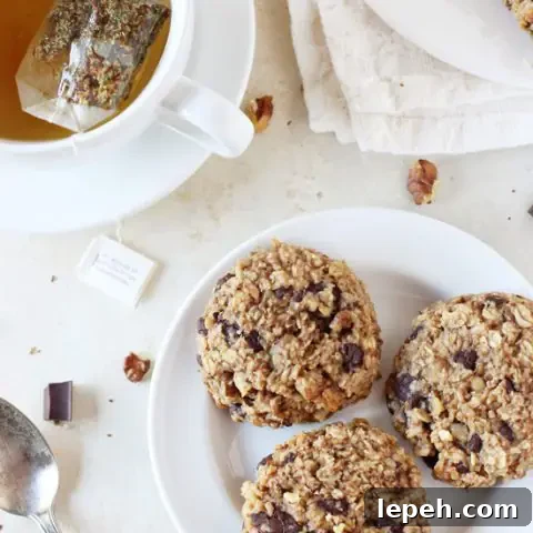 Healthy and freezer-friendly banana bread breakfast cookies! Filled with oats, honey, walnuts and dark chocolate! Naturally gluten-free!