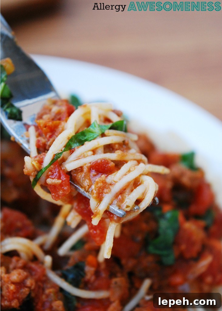 bolognese.5x7.fork.closeup