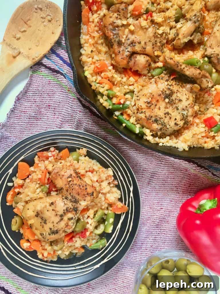 Mexican Cauliflower Arroz Con Pollo #arrozconpollo #cauliflowerarrozconpollo #whole30recipes
