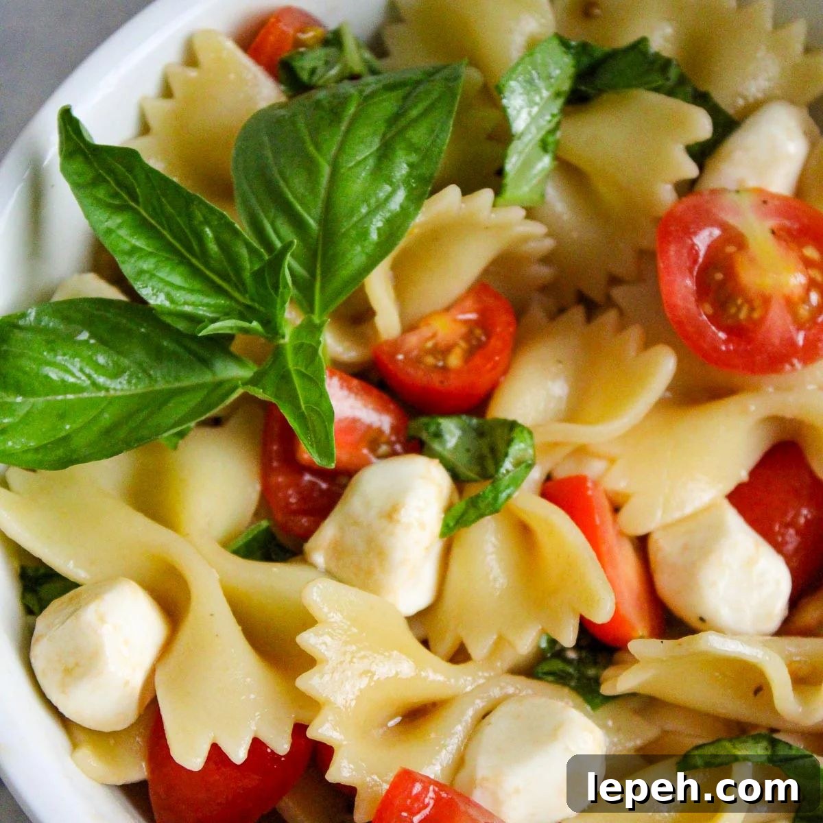 caprese pasta salad